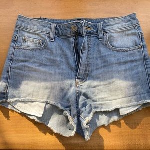 Talula • Aritzia • Jean Shorts • Size 25